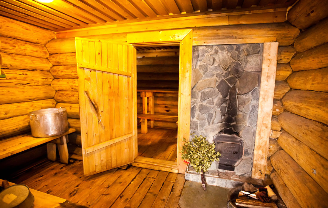 Старая бана. Деревенская баня. Деревенская баня внутри. Парилка в деревне. Деревенская баня изнутри.